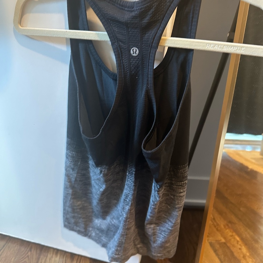 Ombré swiftly tech lululemon tank top size 6